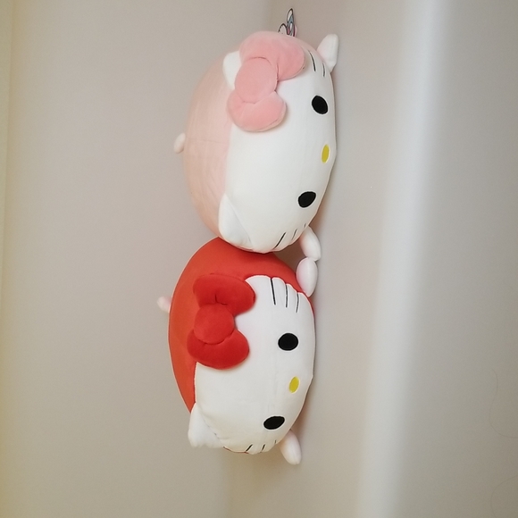 A bundle of 2 Hello Kitty Plushies - Picture 2 of 7